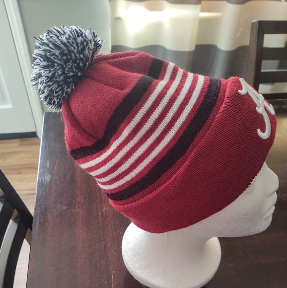 NWOT University of Alabama beanie w/ pom osfa - Picture 8 of 8